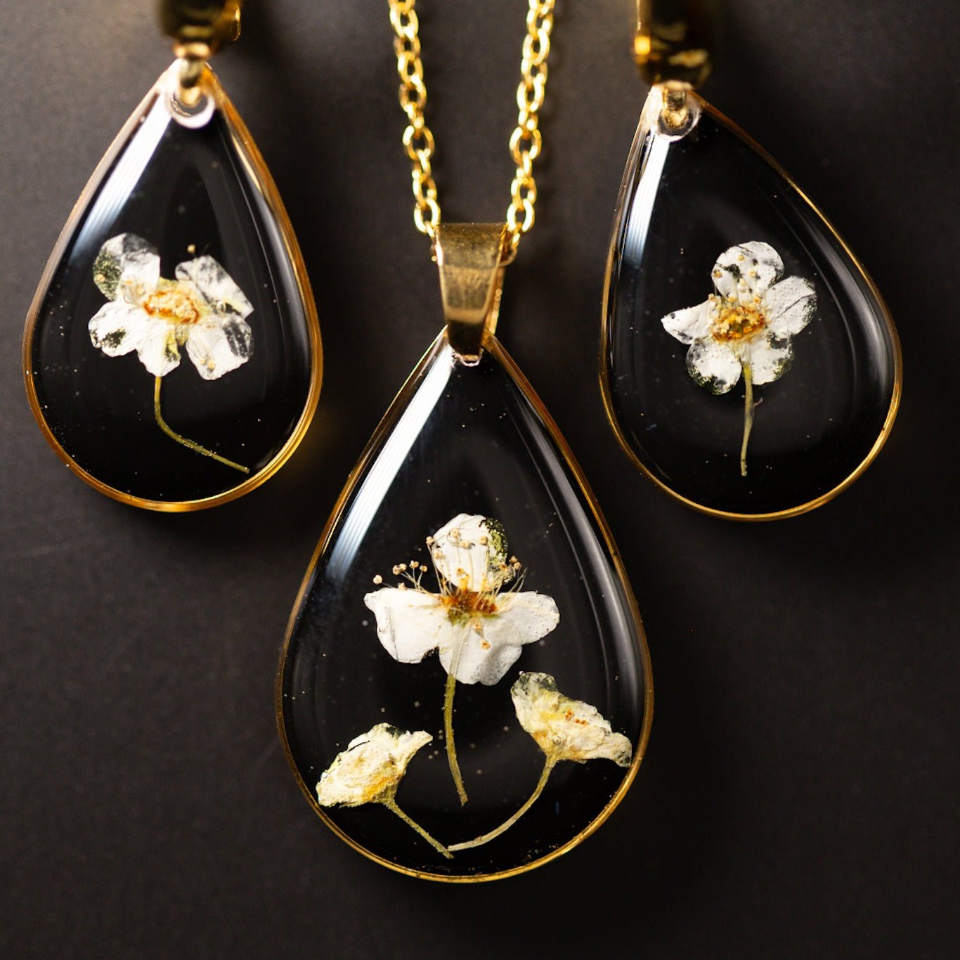 Droplet-shaped accessory set from the "Spiraea" flower