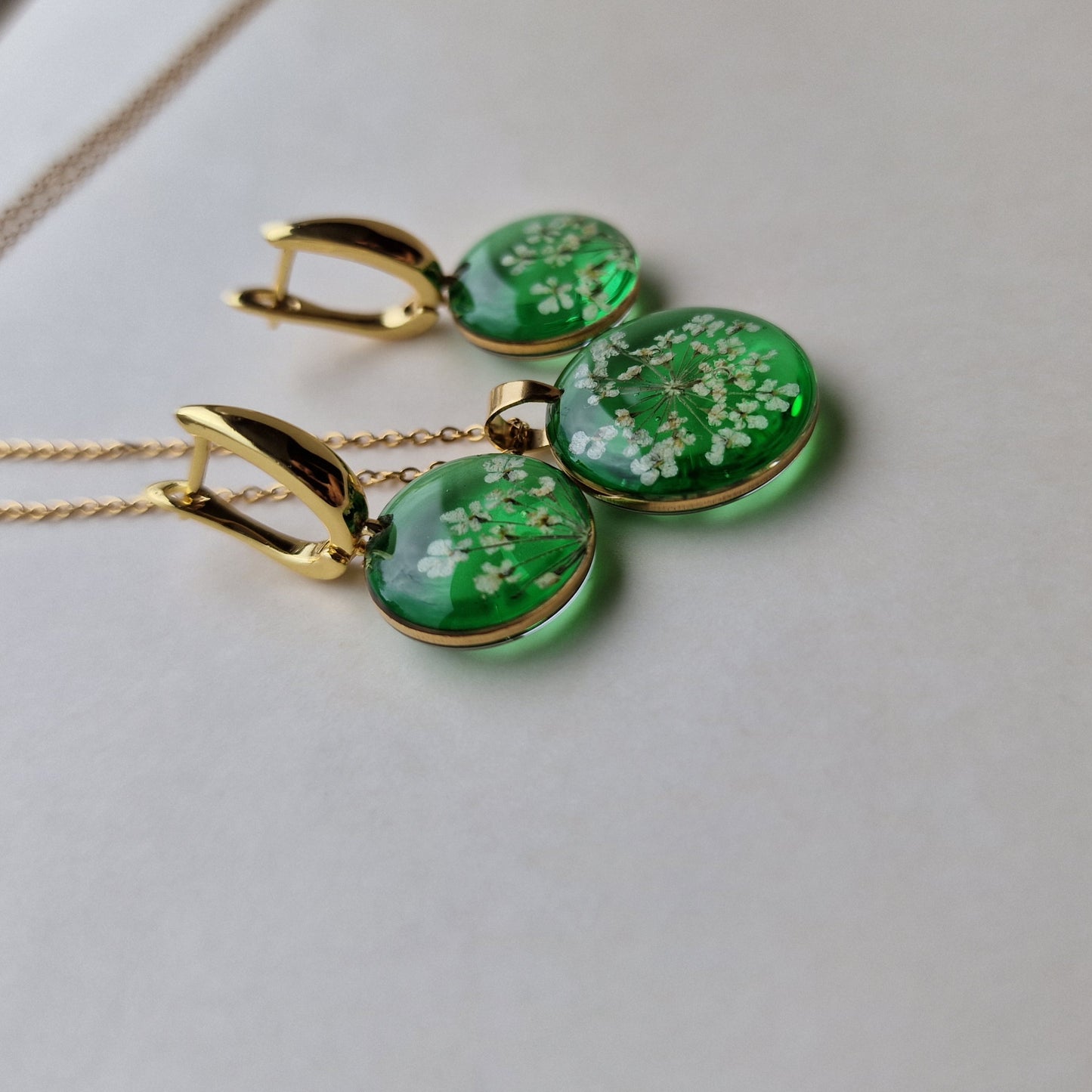 "Ammi Majus" çiçəyindən hazırlanmış aksessuar dəsti