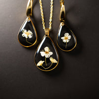 Droplet-shaped accessory set from the "Spiraea" flower