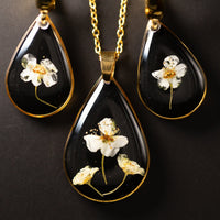 Droplet-shaped accessory set from the "Spiraea" flower