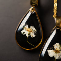 Droplet-shaped accessory set from the "Spiraea" flower