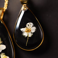 Droplet-shaped accessory set from the "Spiraea" flower