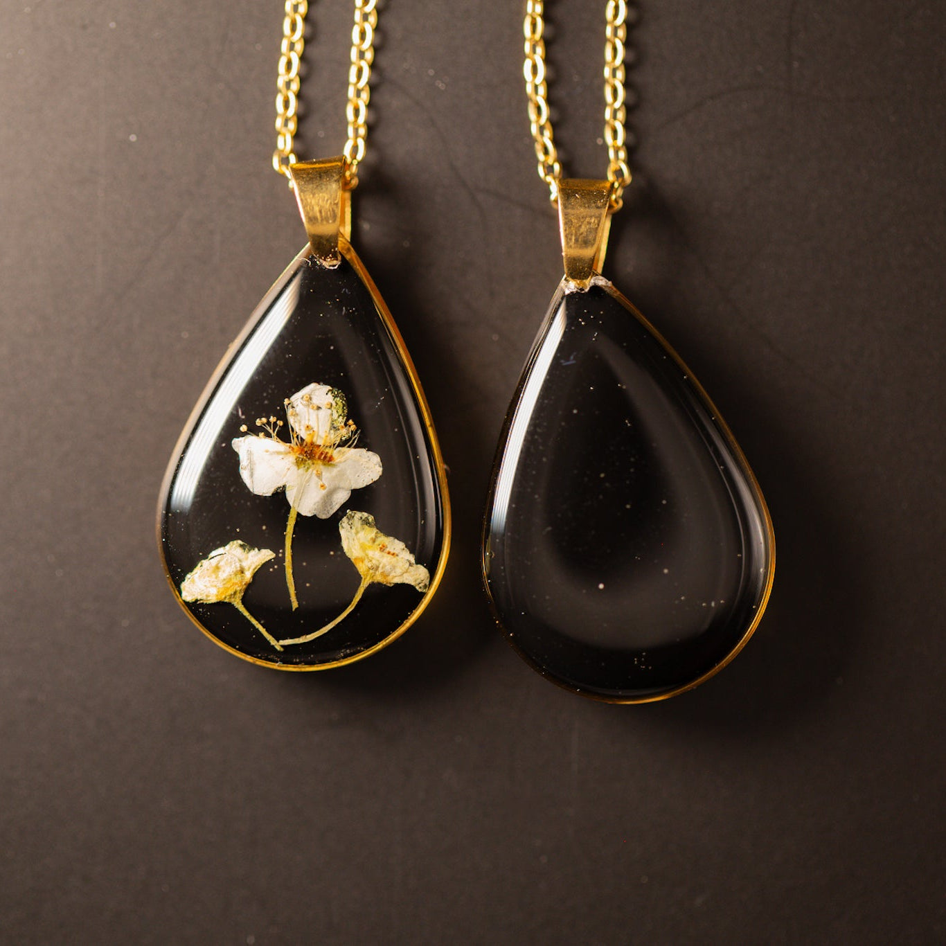 Droplet-shaped accessory set from the "Spiraea" flower