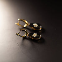 Droplet-shaped accessory set from the "Spiraea" flower